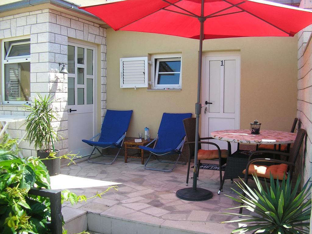Apartments Viki Trogir Exterior photo